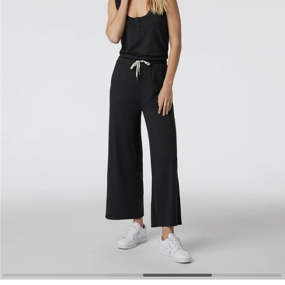 Vuori Black Wide-Leg Women's Pants - Picture 1 of 5